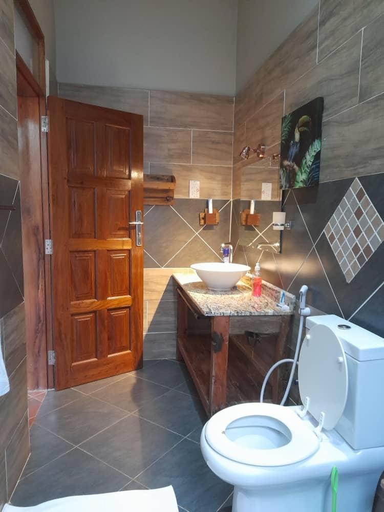 Kinga Homes Boutique Hotel Моши Экстерьер фото